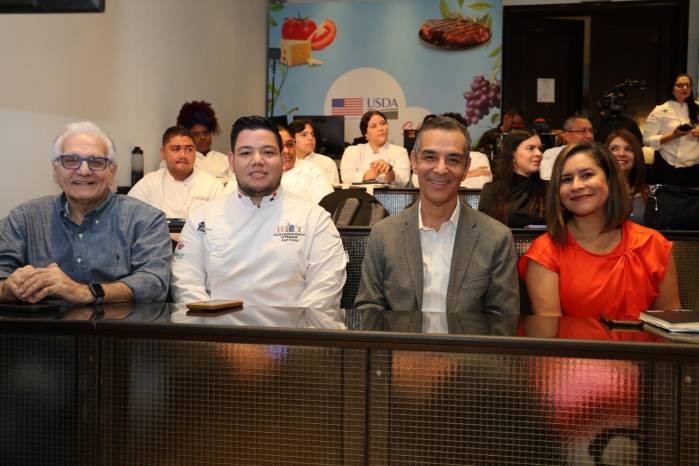 Invitados de gremios locales y representantes de iniciativas internacionales participaron en el evento.