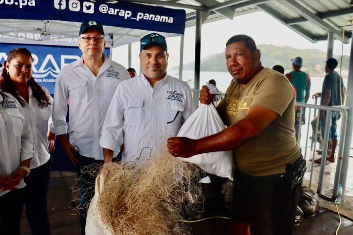 La ARAP ejecutó el programa Canje Azul en la isla de Taboga, donde pescadores artesanales de Taboga, Otoque Oriente y Occidente participaron en una jornada de recolección de redes en desuso.