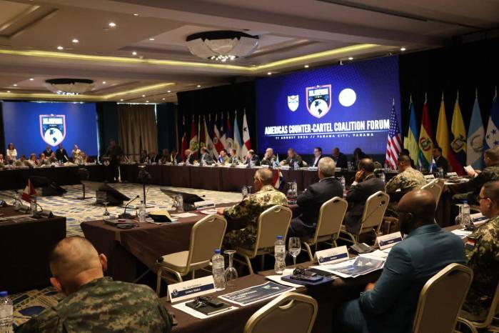 Representantes de seguridad y defensa de 19 países debaten la estrategia contra el crimen organizado transnacional.