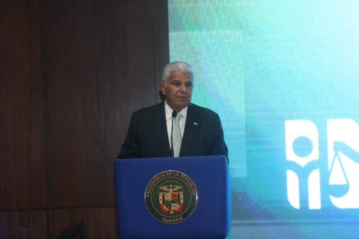 Mulino destacó la importancia de abrir oportunidades laborales a los jóvenes.