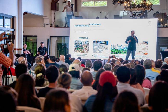 Los residentes también denunciaron exclusión de participantes y la supuesta presencia de funcionarios.