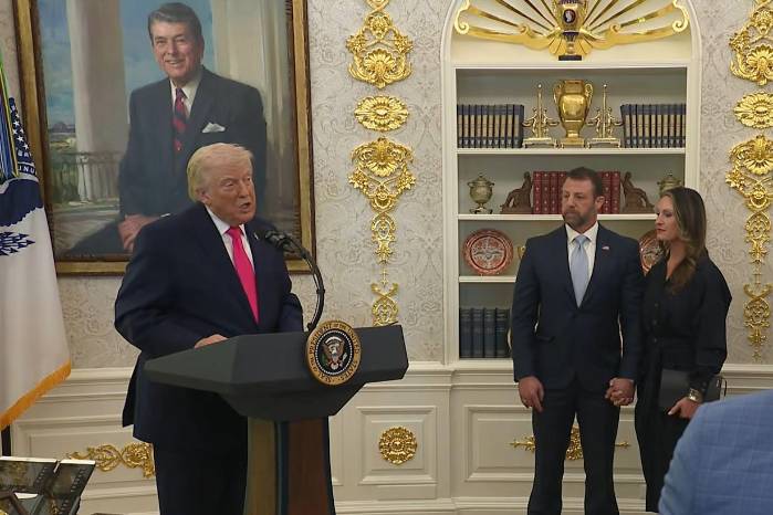 El presidente estadounidense, Donald Trump, endurece su discurso y lanza advertencias militares en medio de la creciente tensión con Irán.