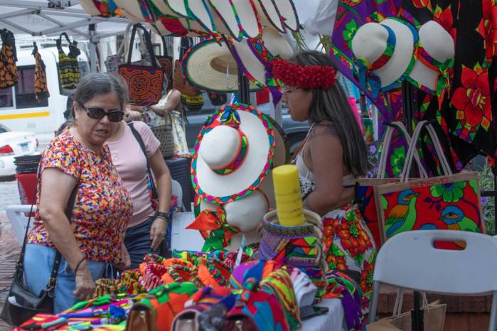 La actividad reúne artesanías, danzas y tradiciones de pueblos originarios en el Casco Antiguo.