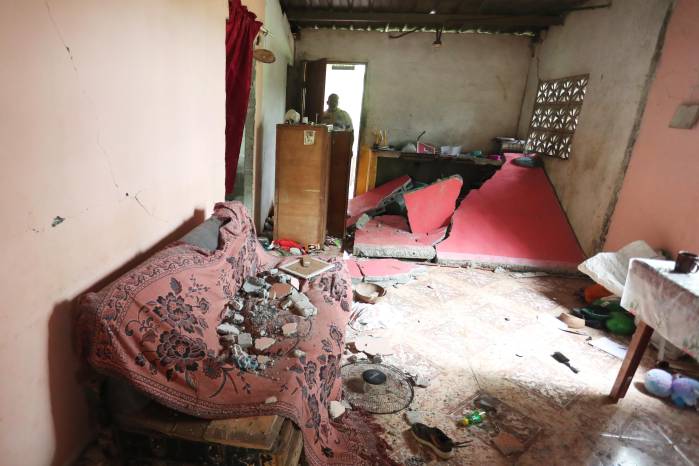 Con el terremoto 7.5 muchos hogares quedaron bajos los escombros.
