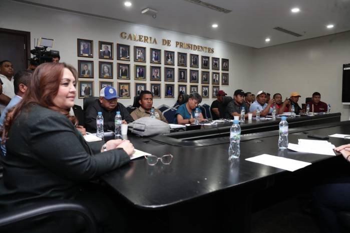En la reunión participan los jefes de bancadas de la Asamblea Nacional y el Sitraibana.