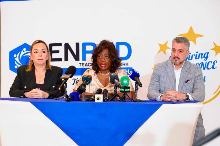 La ministra indicó que esperaba que la rectora se retirara el próximo 11 de junio, tal como se había acordado, para dar paso a un proceso de renovación institucional.