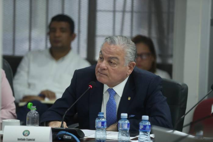Castañedas autoriza exoneraciones de marcación, pese a la promesa de la Contraloría de eliminarlas