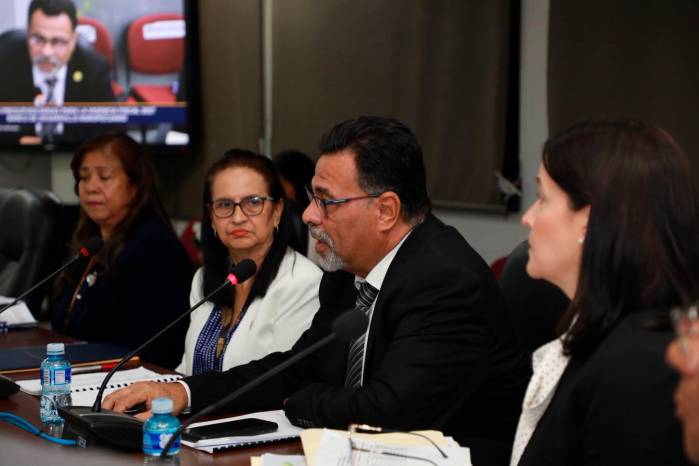 La entidad mantiene su operación bancaria, recupera créditos y reduce gastos mientras una mesa técnica prepara su transformación en el IFA.