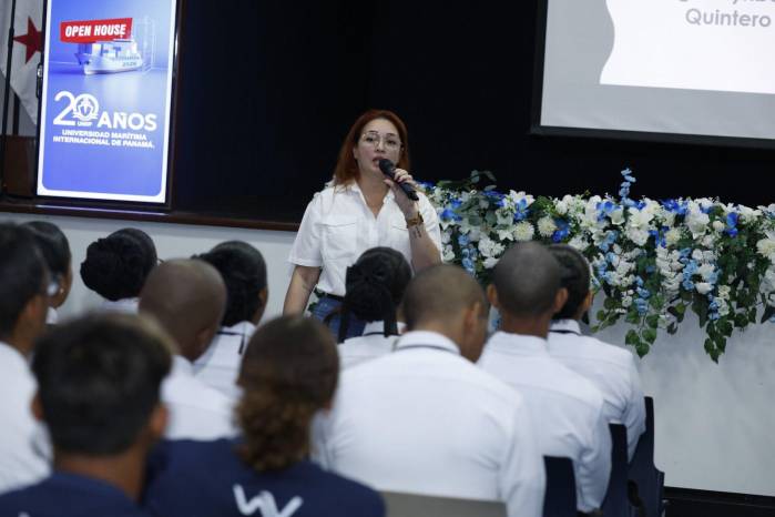 Marilyn Bustamente, decana de la Facultad de Ingenieria Civil Marítima.