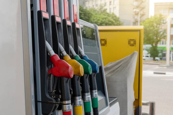 Las autoridades indicaron que actualmente existen cerca de 72 mil certificados de operación, de los cuales unos 45 mil están en proceso de verificación.