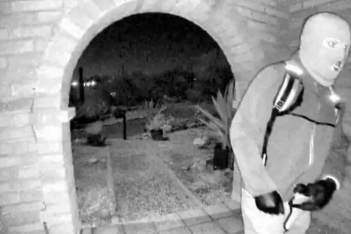 Fotografía tomada de la cuenta oficial de la red social X @FBIDirectorKash del director del FBI, Kash Patel, que muestra al posible sospechoso