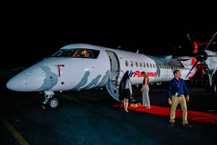 La aeronave Dash 8 Q400 cuenta con una velocidad de hasta 667 kilómetros por hora.