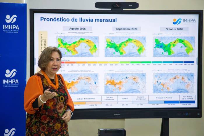 Luz Graciela de Calzadilla, directora general del IMHPA este 29 de julio, mientras informaba ante medios que el embalse de Bayano registró en julio un caudal 37% por debajo de su promedio histórico debido al El Niño.