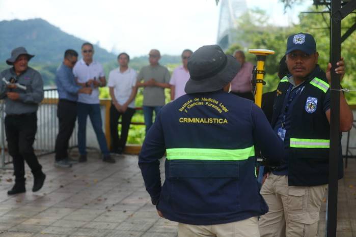 Miembros de la comunidad china asistieron a la inspección.