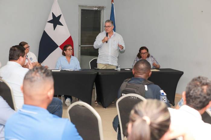 El ministro detalló que, como parte de las medidas inmediatas, se ejecuta un programa de rehabilitación de pozos y la instalación de tanques de reserva.