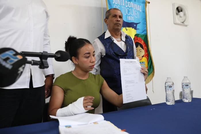 Barría se presentó en la conferencia de prensa con su brazo izquierdo vendado.