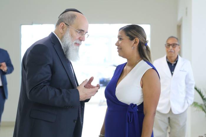 Visita de Shalva al Iendi.