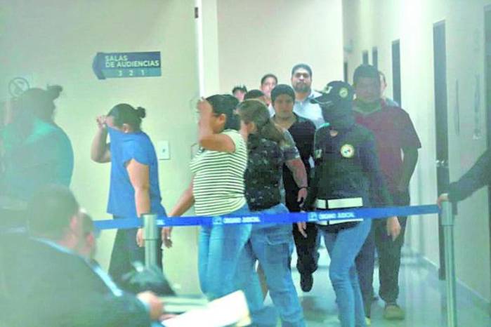 Ciudad de Panamá 20 de Octubre del 2026- Casos de Diplomas falsos en el Meduca llegan al sistema Penal Acusatorio en plaza Ágora en total son 23 docentes involucrados La Estrella Luis García
