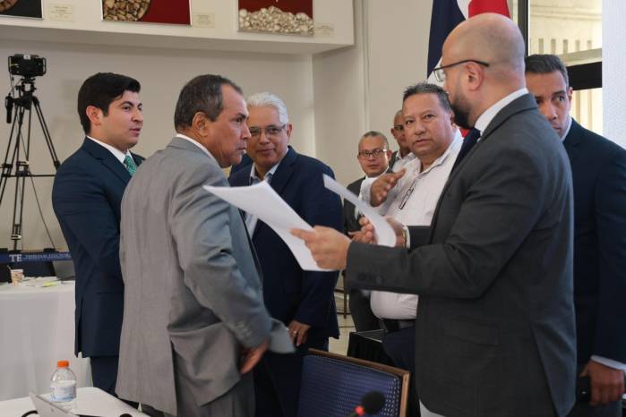 Comisión de Reformas Electorales aprueba reglas de adjudicación de curules