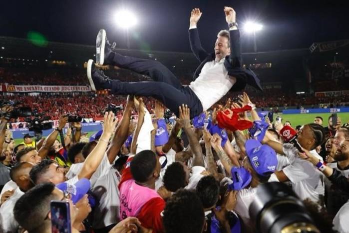 Thomas Christiansen, quien dirige desde agosto de 2020 a la selección de Panamá, se convierte en el técnico en llevar al equipo a un segundo Mundial de la FIFA.