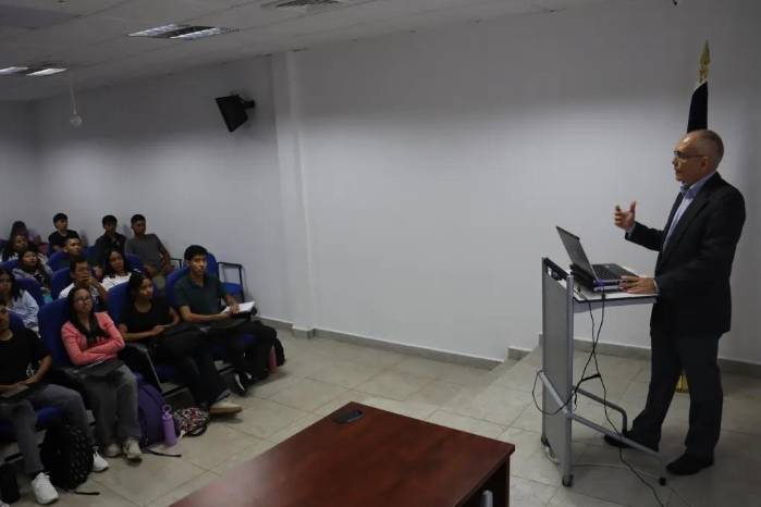 El anteproyecto plantea eliminar el modelo de voto jerarquizado vigente en algunas casas de estudio.