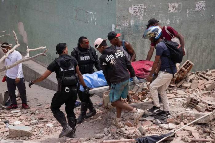 Más de 6.400 personas fueron rescatadas con vida, según cifras oficiales.