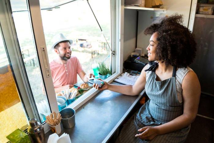 Según Mastercard, el 62 % de las MiPYMEs que no aceptan pagos digitales pierde clientes cada semana, lo que evidencia la urgencia de impulsar la adopción tecnológica en el país.