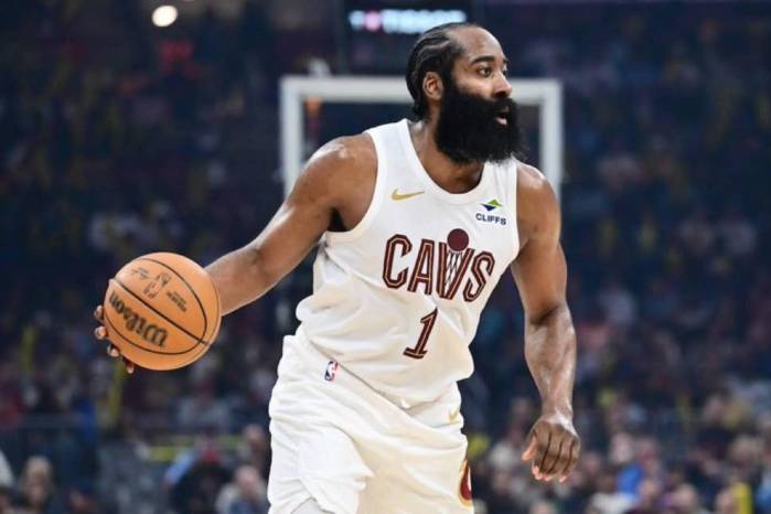 James Harden, es agente libre tras rechazar una opción de renovación por $42,3 millones.