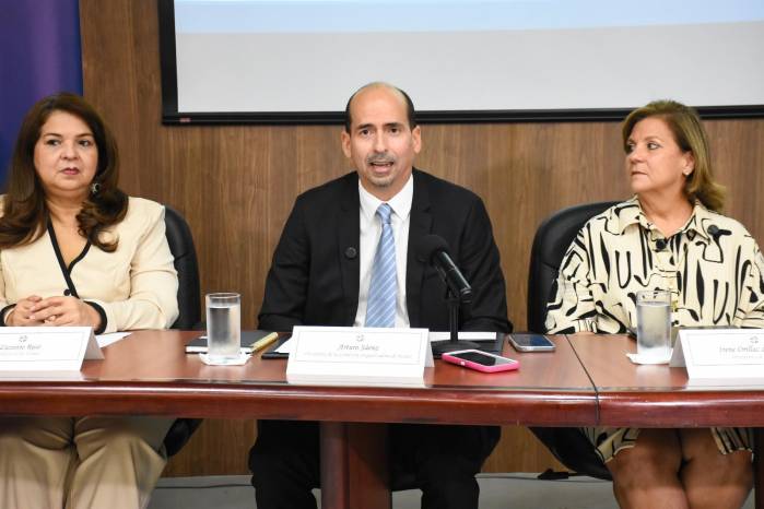 El presidente del Comité de Ferias de la Capac, Arturo Sáenz, durante la conferencia.