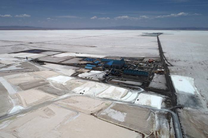 Vista aérea de la primera planta estatal de carbonato de litio de Bolivia en el municipio de Colcha “K”, al sur del Salar de Uyuni, en el departamento de Potosí, Bolivia, el 15 de diciembre de 2023.
