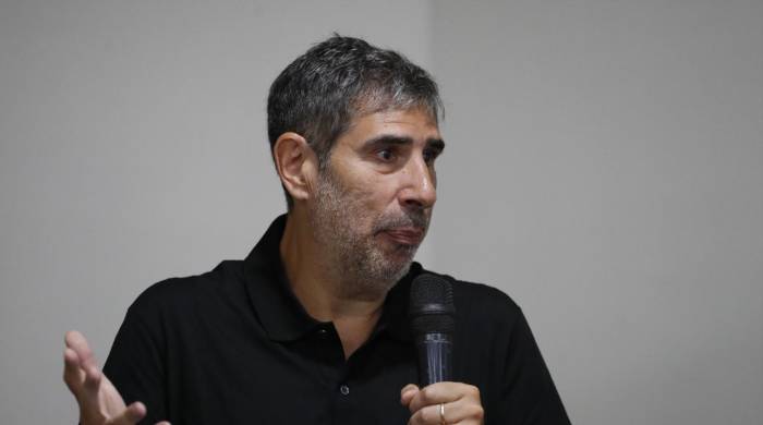 El argentino Gonzalo García habla durante su presentación como entrenador del equipo nacional panameño.