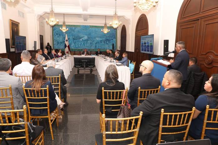 “Estuvimos de acuerdo en que es prioritario para el país innovar y ejecutar un plan de esta magnitud. Panamá invierte un 0.13% de su Producto Interno Bruto (PIB) en innovación; en sus mejores años fue de 0.18%”, dijo el secretario de Senacyt. | Cedida.