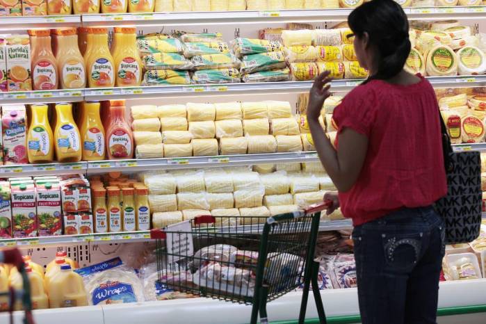 El etiquetado frontal es una extensión directa del derecho constitucional a la información que poseen todos los consumidores.