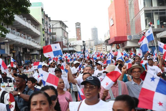 La movilización salió desde la Iglesia del Carmen este viernes.