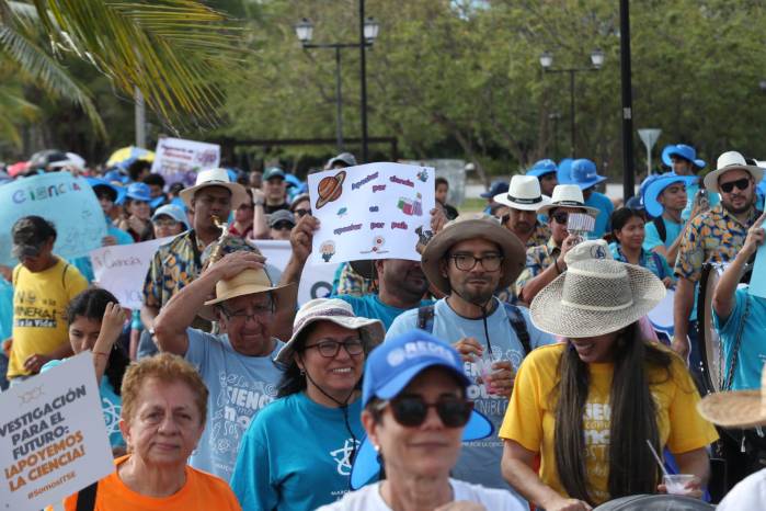 El evento reunió a investigadores, estudiantes, universitarios y organizaciones sociales.