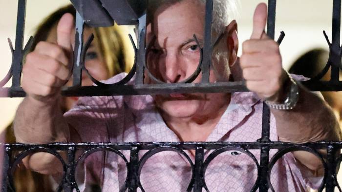 El expresidente panameño Ricardo Martinelli durante su estadía en la embajada de Nicaragua en Panamá.