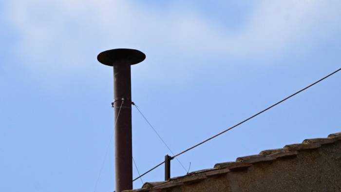 Chimenea instalada sobre la Capilla Sixtina.