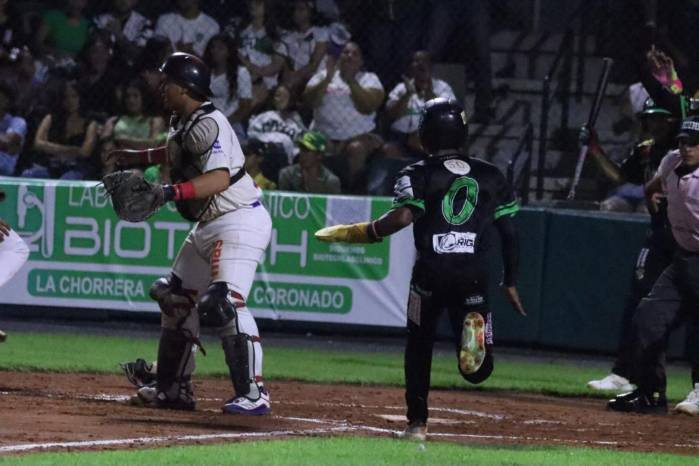 Panamá Oeste lidera su serie 3-1 ante Herrera.