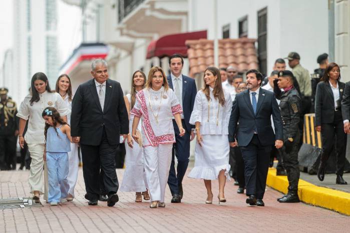 La familia presidencial cuando se dirigían a la Catedral Metropolitana