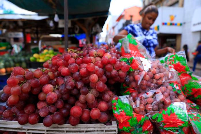 Las festividades de diciembre impulsan la demanda de frutas frescas y otros debido a las tradiciones culinarias.