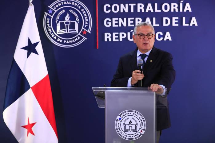 Anel “Bolo” Flores, contralor general de la República.