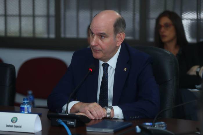 El ministro del MEF, Felipe Chapman.