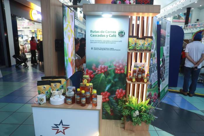 Emprendedores de proyectos agroturísticos expusieron sus productos.