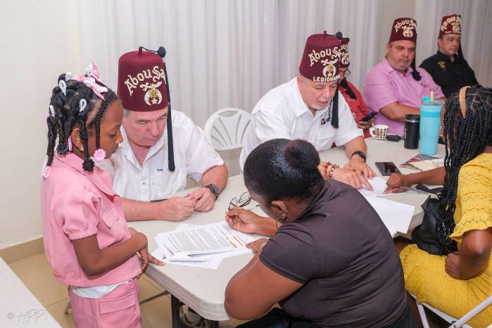Su misión se fundamenta en brindar tratamientos médicos de vanguardia.