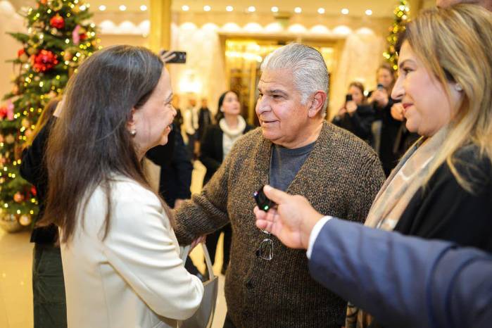 La Premio Nobel María Corina Machado se encuentra con el presidente de la República José Raúl Mulino en el Grand Hotel de Oslo.