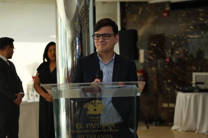 El investigador Jonathan Astudillo develó los resultados de la encuesta ‘El voluntariado como compromiso social’.