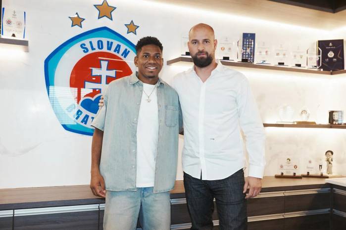 El Slovan se aseguró a César Blackman con un nuevo contrato extendido hasta el final de la temporada 2027/2028.