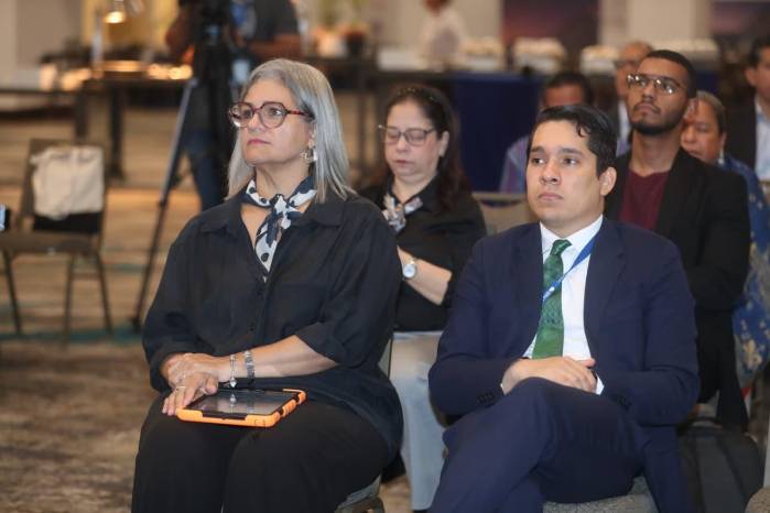 Magda Monteza, consultora senior en gobernanza ambiental y desarrollo sostenible del PNUD (i), presentó los resultados de la medición del BIOFIN Panamá.