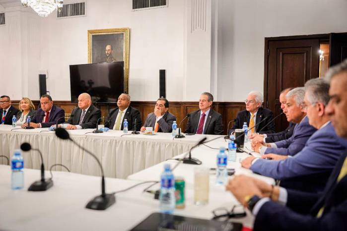 Mulino dialoga con diputados PRD sobre temas clave