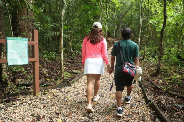 Los parques naturales representan un destino de turismo y recreación para la población.
